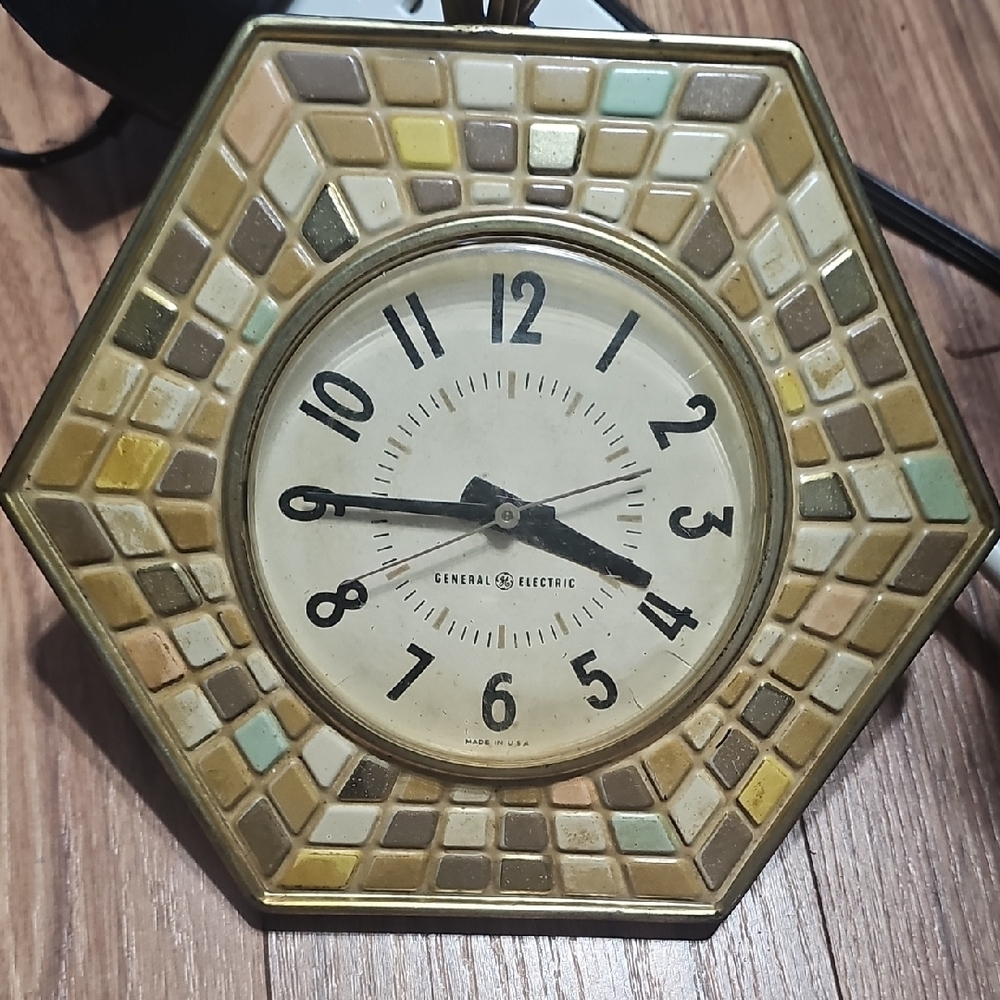 vintage kitchen Wall Clock 70s Decor Mosaic TESTED WORKS Diner General Electric